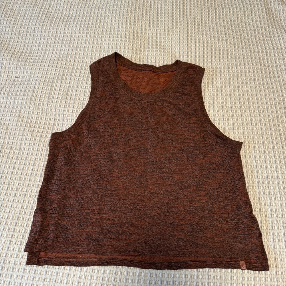Lululemon train to be cropped tank, size 6, dark terracotta color, EUC